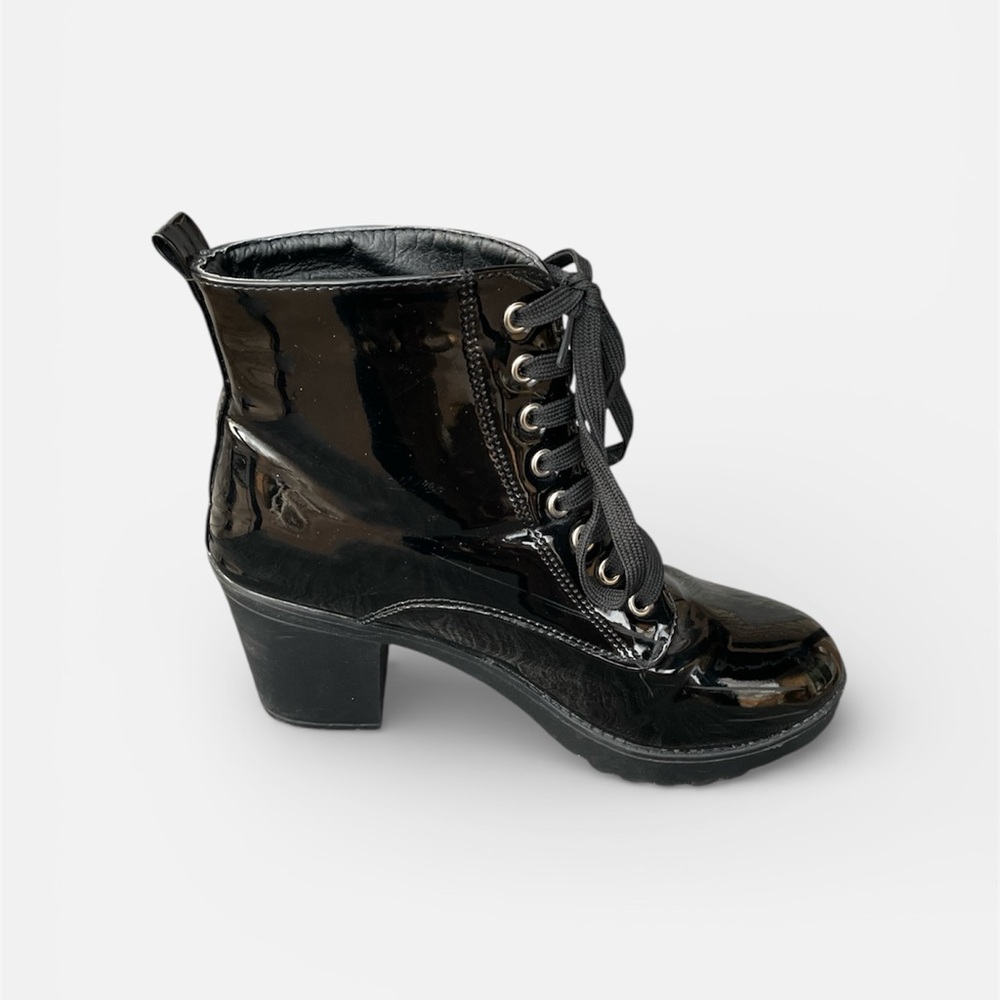 Black shinny boots 3 inch chunky heel  Goth retro look size 8